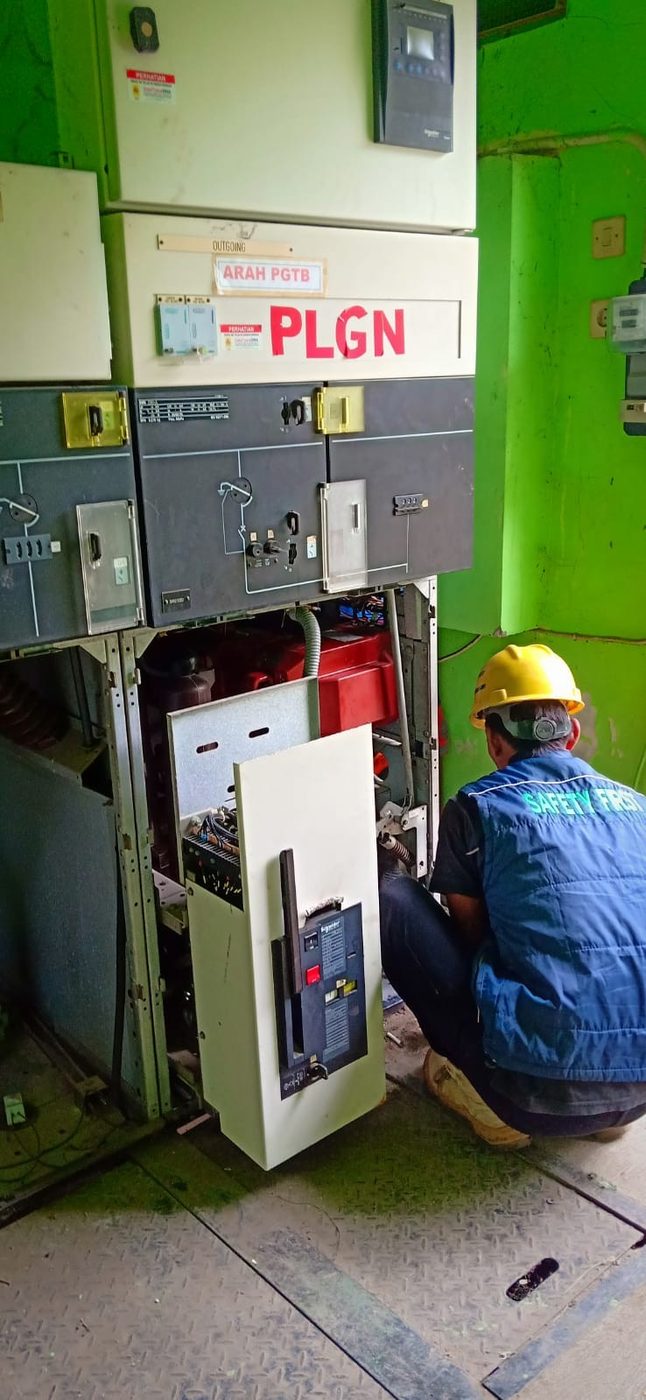 Pemeliharaan kubikel gardu PLN